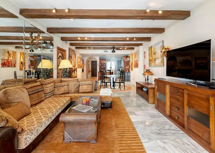 Castillo Apartment *